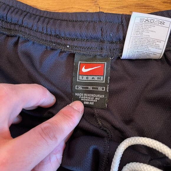 Y2K Nike shorts - Picture 3 of 5